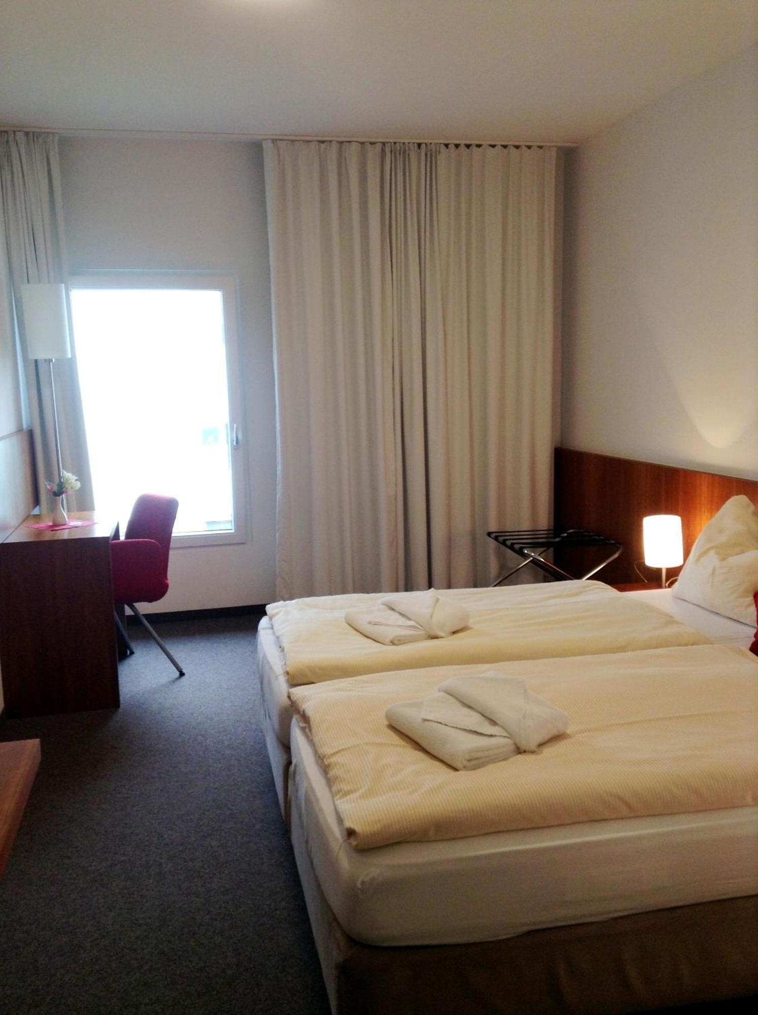Thalinger Hof Hotel Kronstorf ภายนอก รูปภาพ