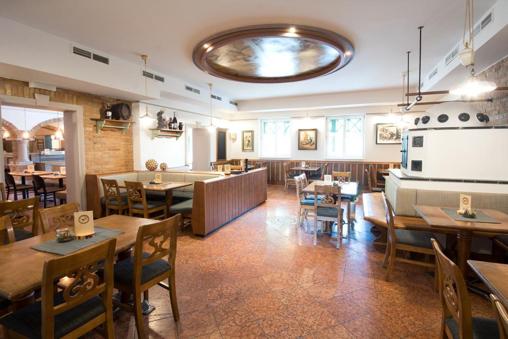 Thalinger Hof Hotel Kronstorf ภายนอก รูปภาพ