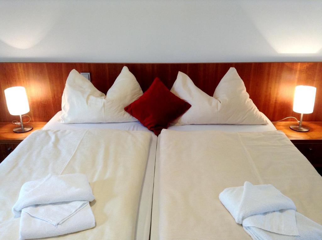 Thalinger Hof Hotel Kronstorf ภายนอก รูปภาพ